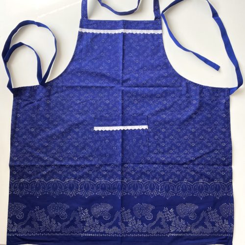 Kékfestő bordűrös kötény ágas mintával, csipkével