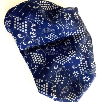 Kékfestő selyemkendő szőlős mintával